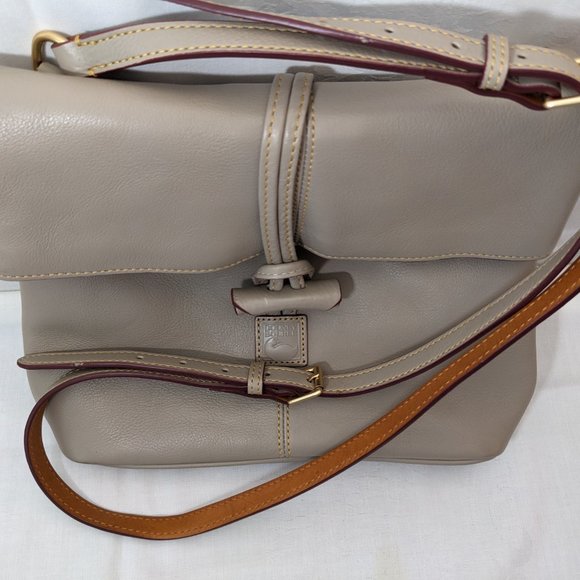 Fall Color Dooney & Bourke Florentine Med Toggle Crossbody Bag Leather  Ecru - Picture 12 of 13